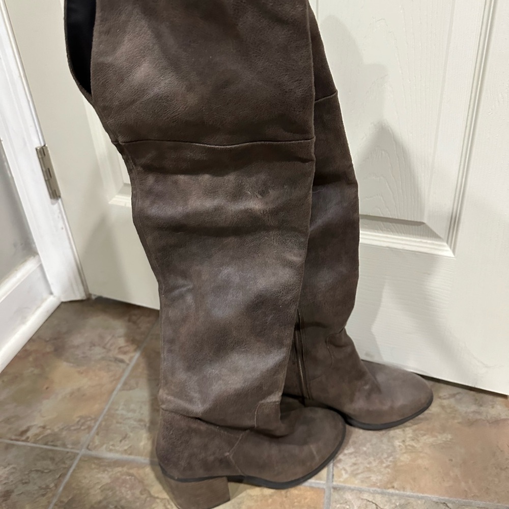 Hinge Tall Boot Size 8.  Color: brown.